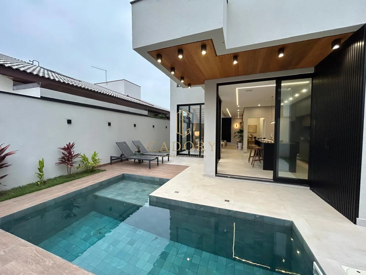 Sobrado Luxuoso em Urbanova - 4 Suítes e 250 m² — foto 3