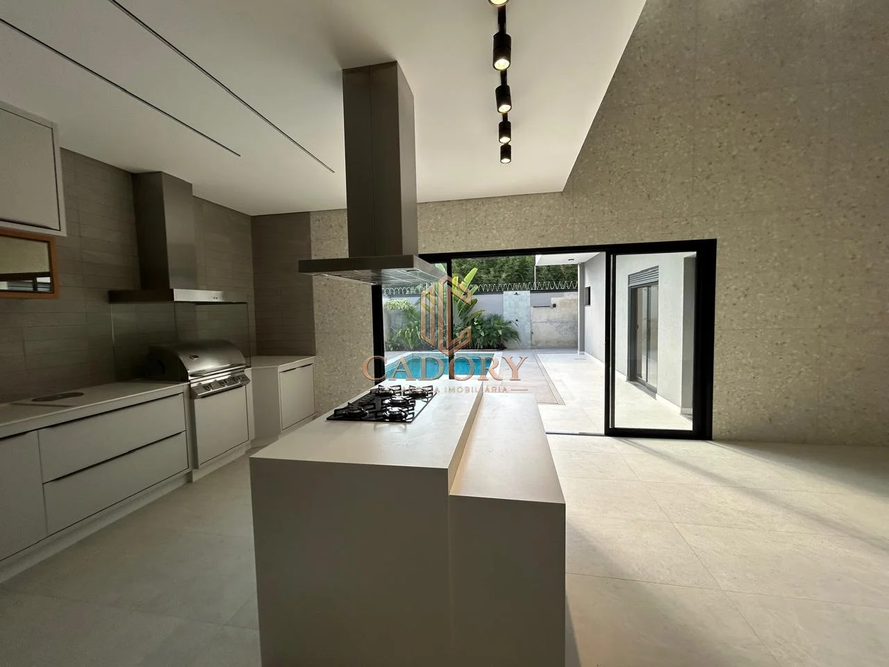 Casa de Alto Padrão em Urbanova com 4 Suítes e Lazer Completo — foto 4