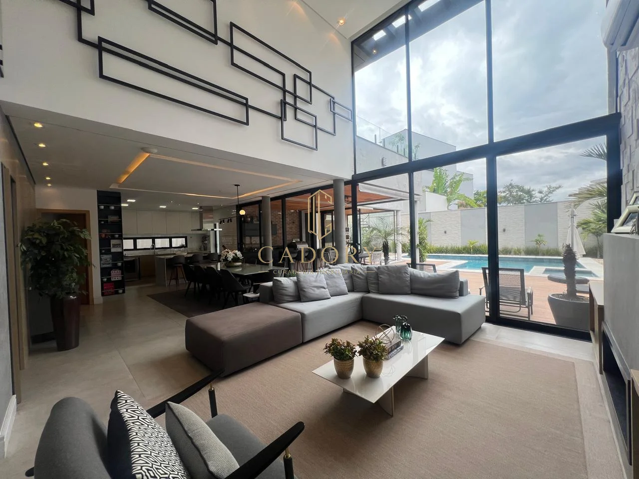 Sobrado Luxuoso em Urbanova - 5 Suítes e Área de Lazer Completa