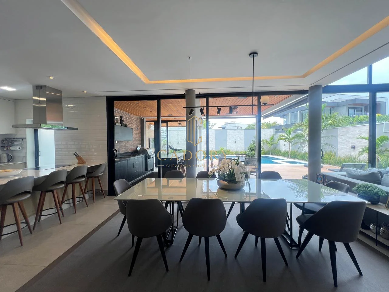 Sobrado Luxuoso em Urbanova - 5 Suítes e Área de Lazer Completa — foto 7