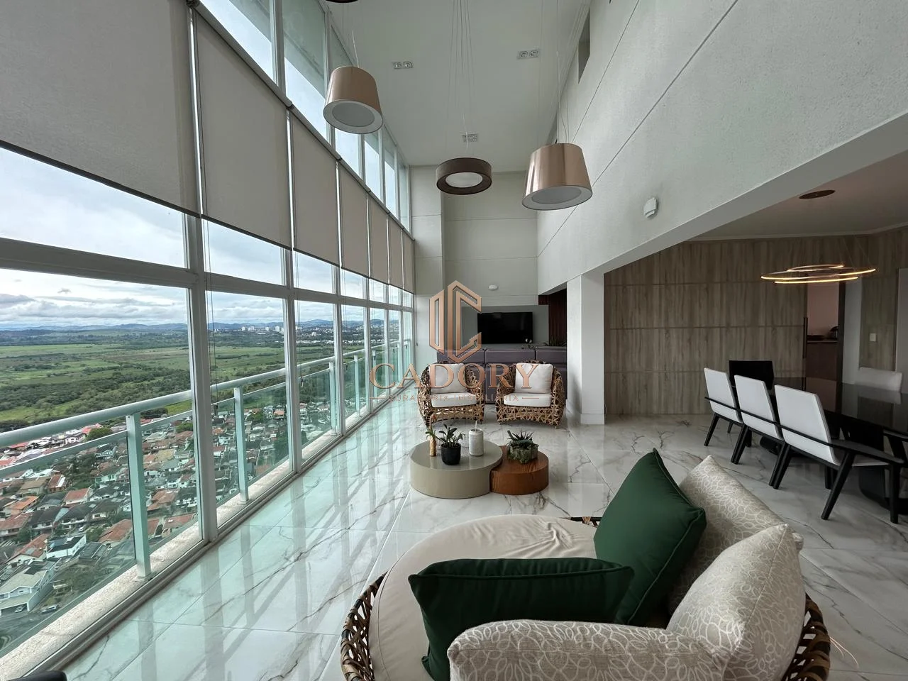 Luxuosa Cobertura com vista para a Serra da Mantiqueira em Colinas