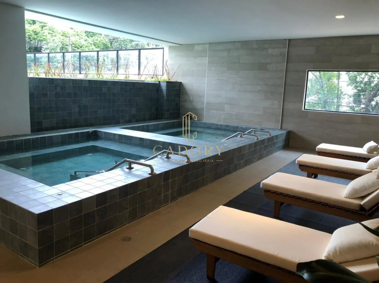 Spa com hidromassagem do condomínio