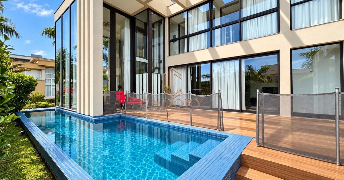Sobrado Luxuoso em Urbanova: Seu Novo Lar de Alto Padrão | Cadory