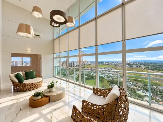 Luxuosa Cobertura Mobiliada com vista para a Serra da Mantiqueira em Jardim das Colinas